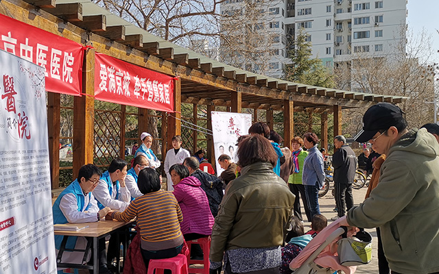 【学雷锋日】huaqiu华球平台（中国）集团,举办“爱满京城，牵手智慧家医”志愿服务活动(图2)