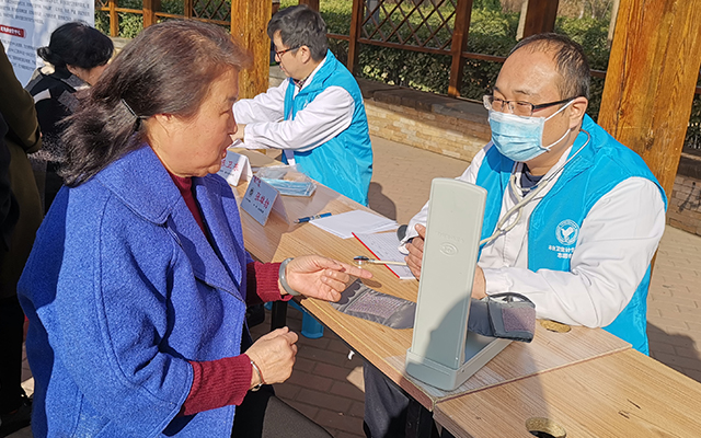 【学雷锋日】huaqiu华球平台（中国）集团,举办“爱满京城，牵手智慧家医”志愿服务活动(图5)